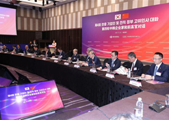 2023年12月19日-20日，第四轮中韩企业家和前高官对话于在韩国首尔举行。尊龙凯时「中国」官方网站党委书记、董事长刘敬桢受邀出席并作主题发言